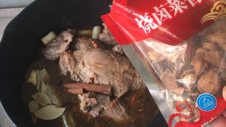 酱牛肉,加这个料，比较全，还实惠，出来的味道更正宗