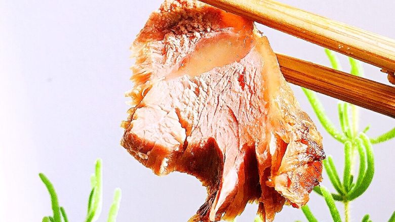 酱牛肉,蘸着蒜泥吃,真的太美味了,都不舍得吃