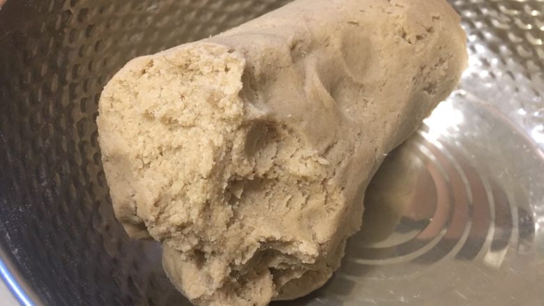 营养莜面,用手和成光滑面团,小心烫手,因为是开水和面