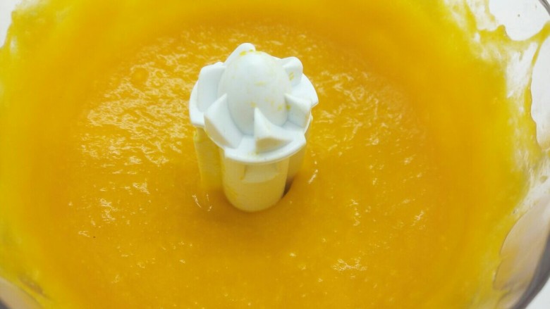 #感恩节食谱#珍珠南瓜羹,这是搅拌好的, 够细腻