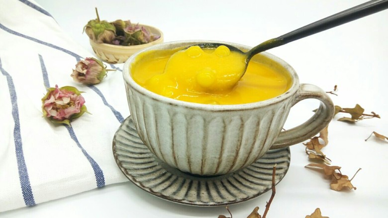 #感恩节食谱#珍珠南瓜羹,用勺子搅拌一下,趁热吃 口感好!