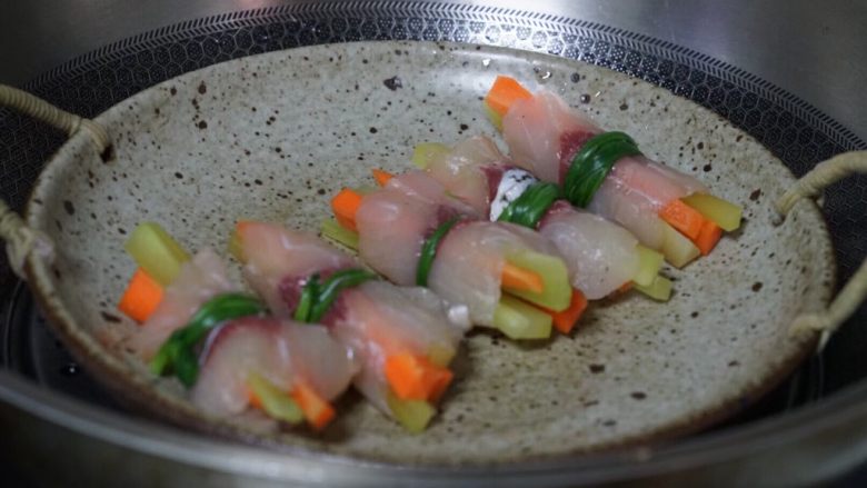 鱼片卷,水烧开,隔水蒸