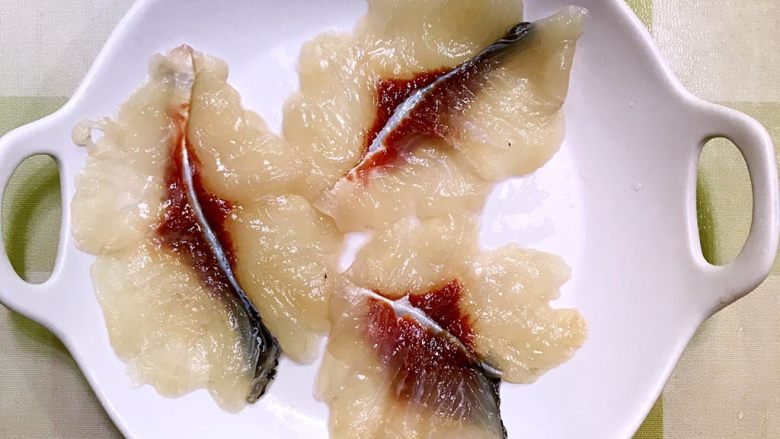 鱼片卷,草鱼肉切蝴蝶片
