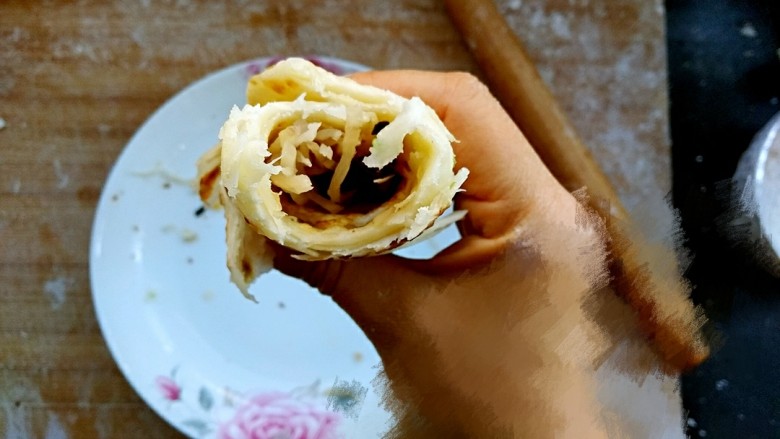 烫面鸡蛋饼,又香,又酥,还软绵绵。
