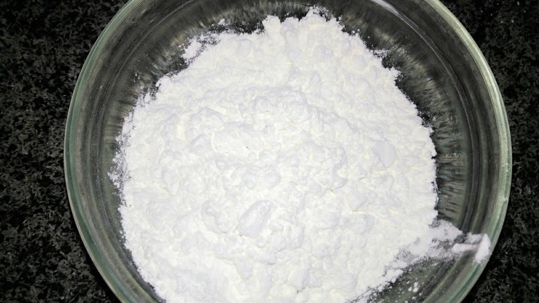 核桃酥,将面粉、盐、泡打粉混合