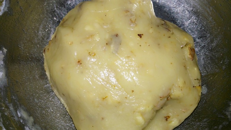 核桃酥,揉成面团