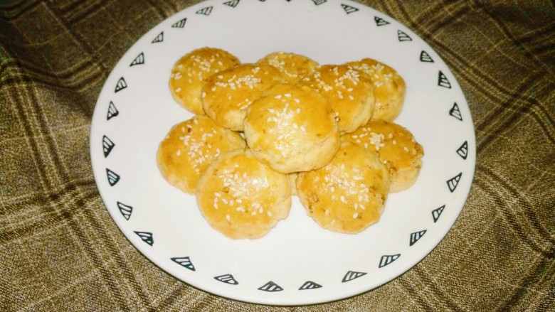 核桃酥,个人不是很喜欢太甜糖的量比较少
喜欢甜的可以多放一点糖