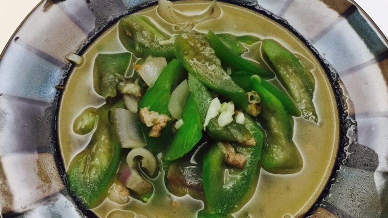 早餐第22篇,<a style='color:red;display:inline-block;' href='/shicai/ 57'>丝瓜</a>加肉加洋葱炒