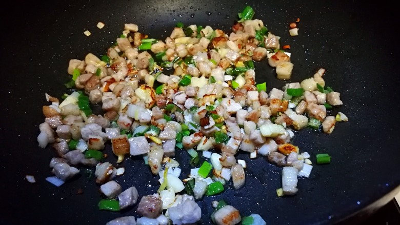 一碗面条~老北京炸酱面,肉丁黄焦 检出八角不用