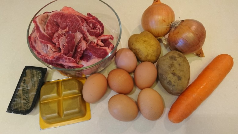 咖喱蛋包飯,全部材料!
