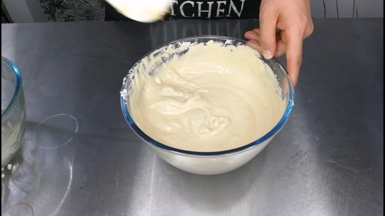 不讲究手法的戚风蛋糕卷,dadadada,拌好了,完全没有消泡