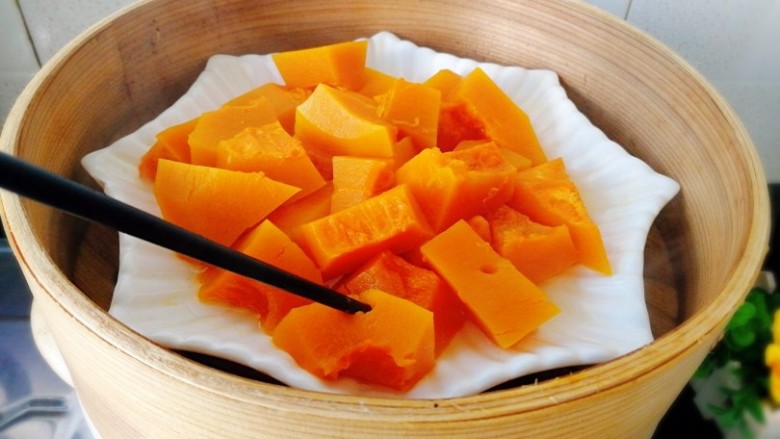 #最爱包子#+仿真小南瓜豆沙包,用筷子测试