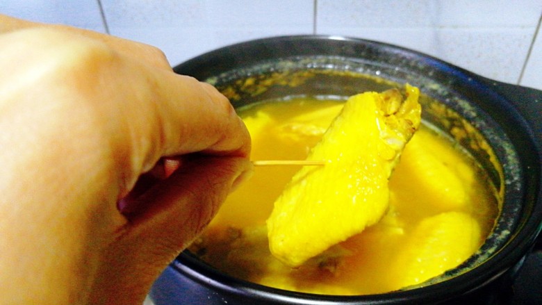 #感恩节食谱#煮盐焗鸡中翅,用牙签能插入即可,