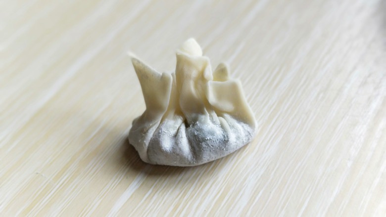 一碗面条+#营养早餐#馄饨面,包好的小馄饨,依次包完,如果一次吃不完,还可以将包好的小馄饨密封好放入冰箱冷冻室,吃的时候取出来,煮熟,特别方便。