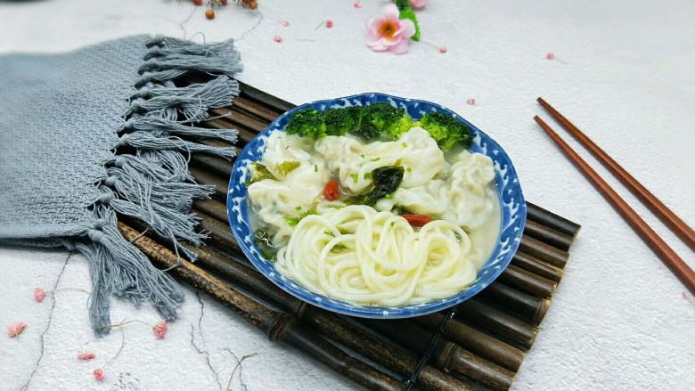 <span style="color:red">一</span><span style="color:red">碗</span>面条＋#<span style="color:red">营养</span>早餐#馄饨面