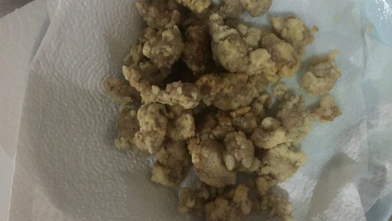 菠萝🍍咕咾肉,调汁，<a style='color:red;display:inline-block;' href='/shicai/ 788'>生抽</a>➕<a style='color:red;display:inline-block;' href='/shicai/ 3729'>白糖</a>➕盐➕水调汁