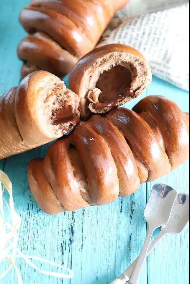 满足所有吃货味蕾的爆浆巧克力软欧，一起囤肉吧~