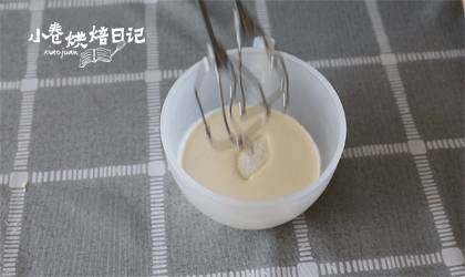 原来刷爆朋友圈的网红“豆乳盒子”做法这么简单,分分钟沦陷哦~,制作奶油,<a style='color:red;display:inline-block;' href='/shicai/ 8197'>淡奶油</a>加糖,打发至九成发。