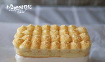 原来刷爆朋友圈的网红“豆乳盒子”做法这么简单,分分钟沦陷哦~,再放一块蛋糕,挤上豆乳,撒上黄豆粉。