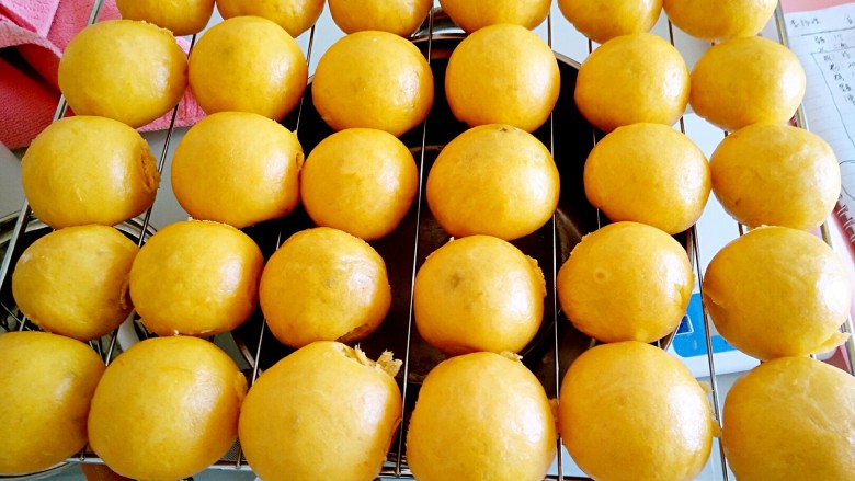 #感恩节食谱#+南瓜包,金灿灿的黄金包,你怎么经得起诱惑?😁