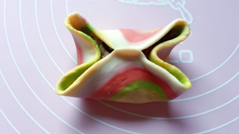 最爱包子+彩色包包,如图,两端往里面塞。