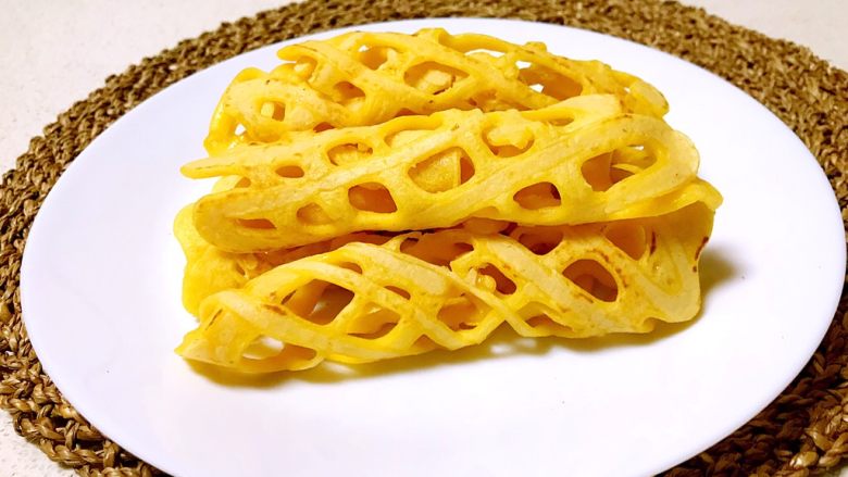 奶香红薯网格饼,奶香红薯网格饼香甜软糯,非常好吃~