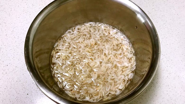 宝宝辅食 香葱小海米,清洗干净