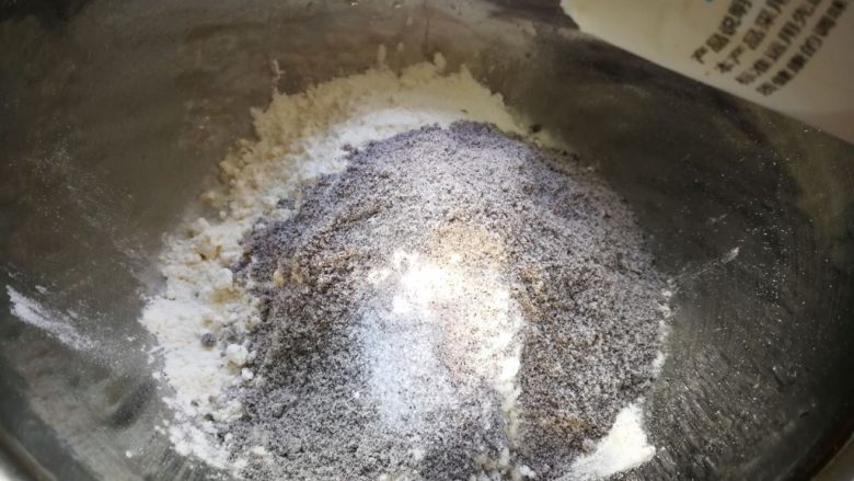 #感恩节食谱#黑米培根鸡蛋病,适量盐!
