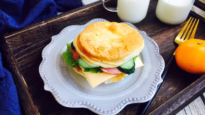 #感恩节食谱# 烧饼夹鸡蛋老火腿,成品图