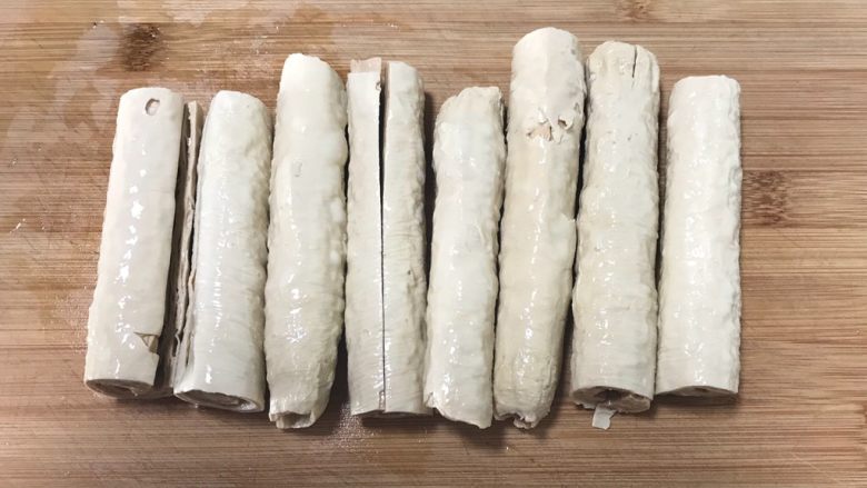 红烧豆管,泡发好的豆管,清洗干净,沥干水分