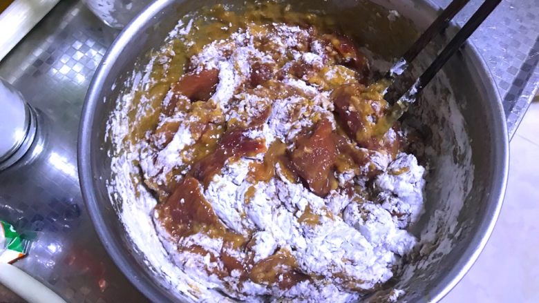 小酥肉,搅拌时会干,加入少量的水