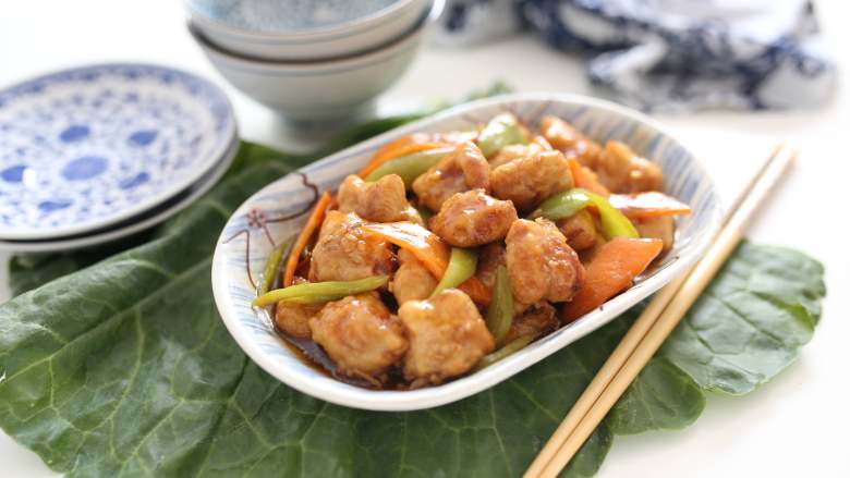 焦溜素肉,关火,盛出即可。