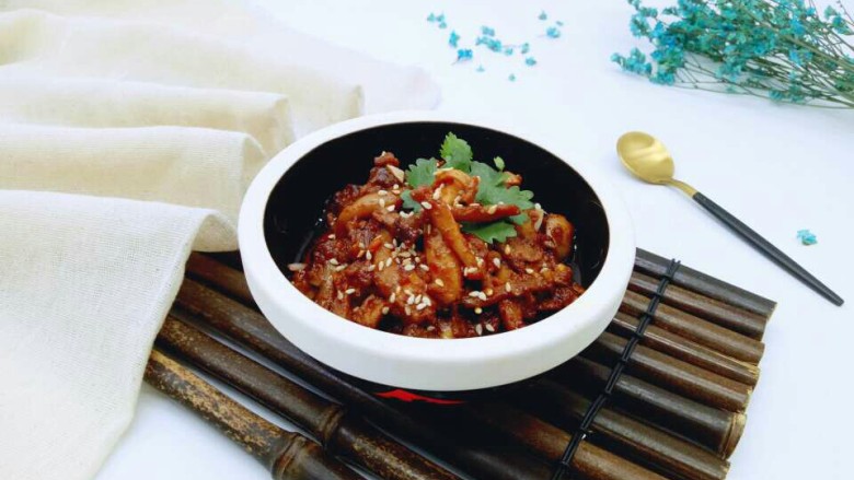 一碗面条+花生酱蟹味菇肉丁面,做好的酱料。