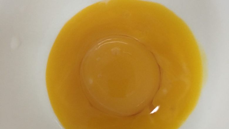 蛋挞,再把蛋黄分两次放进第一步骤里拌匀