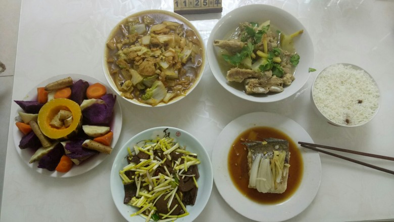 猪肉白菜炖粉条,开吃了,这一碗烩菜在饭店要35元,在家成本只需10元,既干净又便宜,❤动的亲们试一试噢!