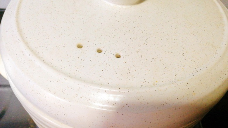 #感恩节食谱#+午鱼萝卜丝豆腐汤,盖上,再次煮开