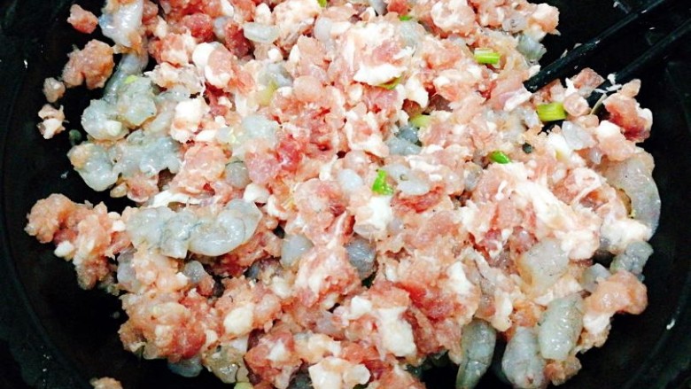 #感恩节食谱#+三鲜馅蒸饺,五花肉末加<a style='color:red;display:inline-block;' href='/shicai/ 287'>虾仁</a>,