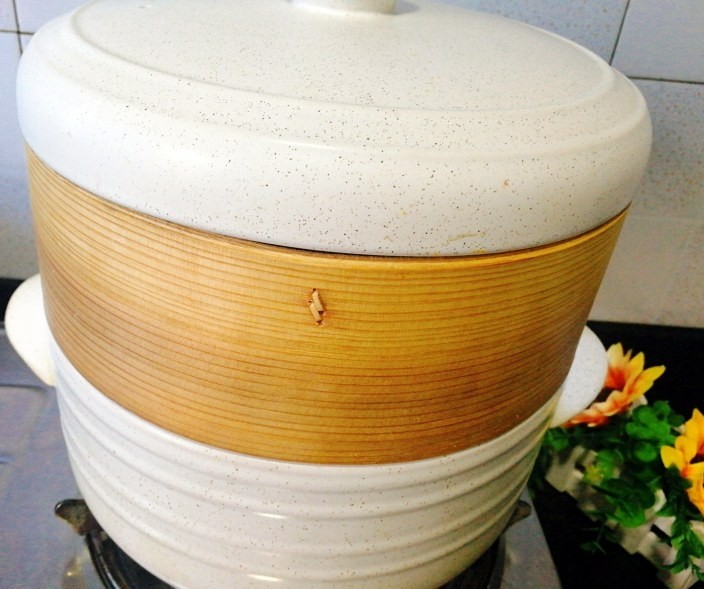 #感恩节食谱#+三鲜馅蒸饺,把蒸笼套上,大火烧开后转小火,蒸十五分钟即可,现包的饺子容易熟,如果速冻时间要久些