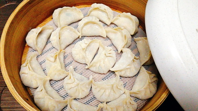#感恩节食谱#+三鲜馅蒸饺,吃多少蒸多少,码在蒸笼里