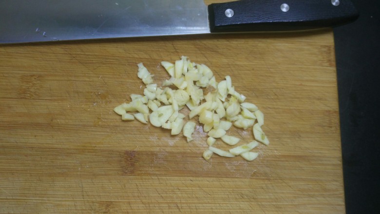 肉沫滑豆腐,大蒜切末