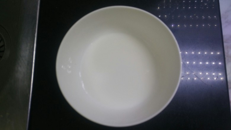 肉沫滑豆腐,加水调成水淀粉