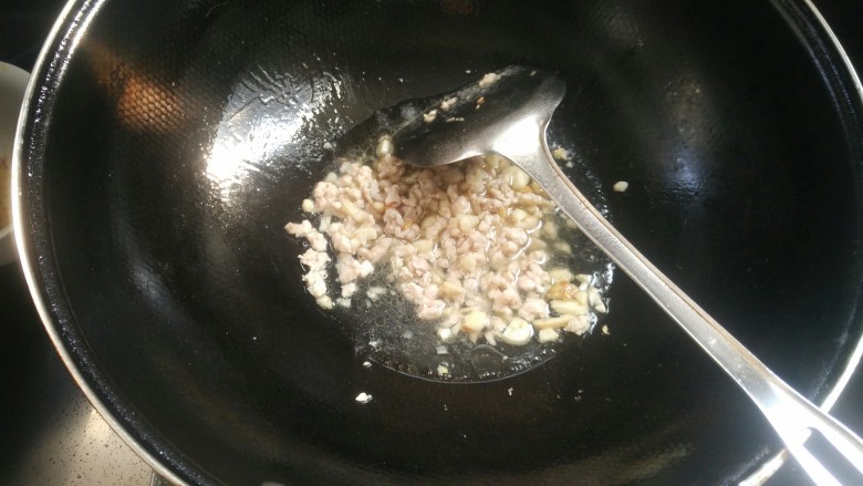 肉沫滑豆腐,加一点点水