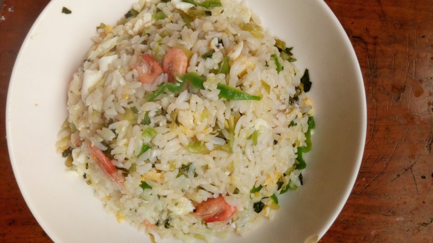 咸菜河虾炒饭