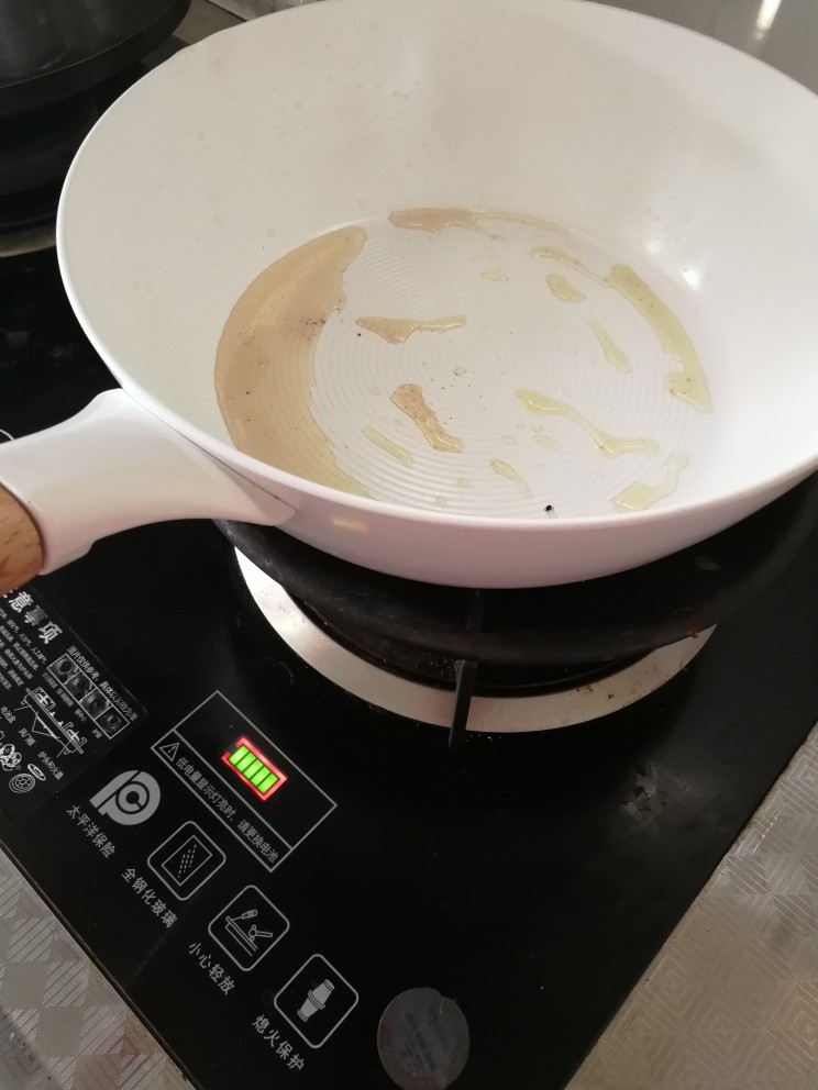 网红雪花酥,倒入食用油