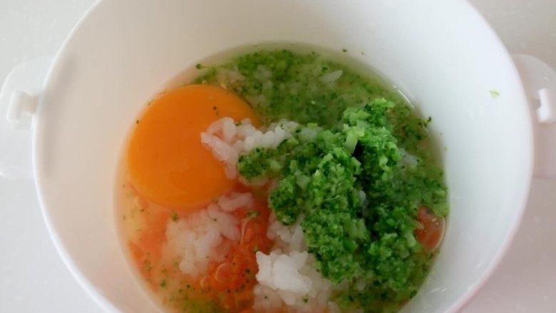亲子餐:西兰花炖鸡蛋羹&胡萝卜清炒西兰花
8M以上,宝宝辅食:找一个有盖子的容器,将<a style='color:red;display:inline-block;' href='/shicai/ 9'>鸡蛋</a>打入容器(留大一点蛋壳)加入胡萝卜碎、西兰花沫、烂米饭1大勺、2蛋壳温水。