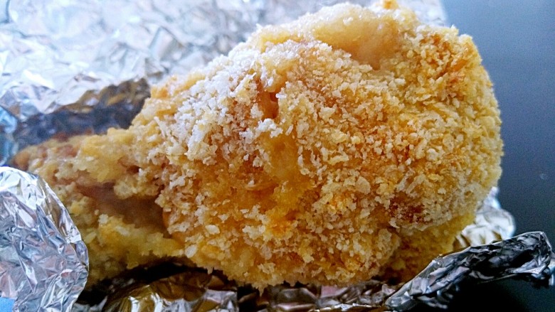 蒜香脆皮鸡腿(烤箱版),成品图
外焦里嫩,脆脆的皮,嫩嫩的肉,宝贝一下吃了三个