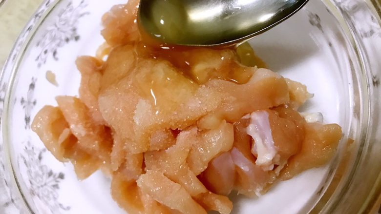 蜂蜜烤鸡肉,一勺<a style='color:red;display:inline-block;' href='/shicai/ 865'>蜂蜜</a>