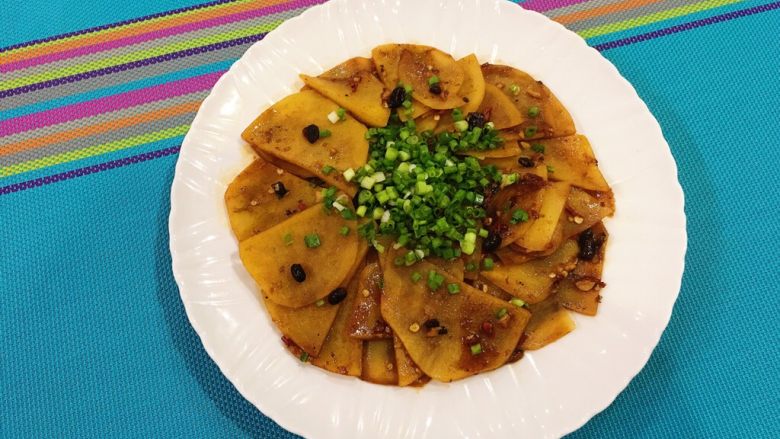 圆土豆+剁椒豆鼓土豆片