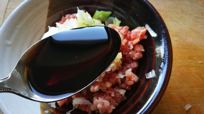 美白菜谱~胡萝卜肉末,加<a style='color:red;display:inline-block;' href='/shicai/ 788'>生抽</a>