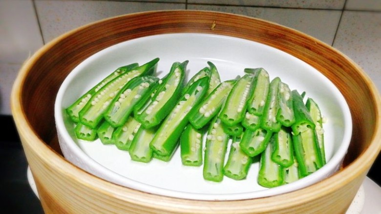 #感恩节食谱#+蒜蓉秋葵,蒸好了,翠绿,美美哒